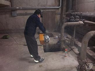 본문 이미지 -  겨울철 모기 집중 방제 실시 &#40;송파구 제공&#41;