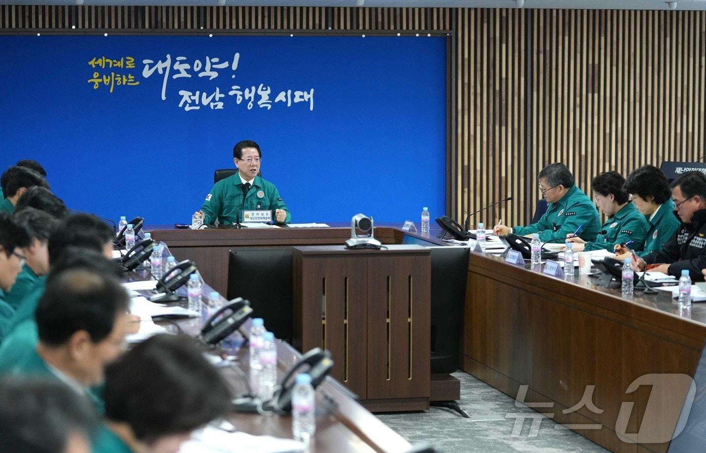 본문 이미지 - 제주항공 여객기 사고 대책회의.(전남도 제공) 2025.1.2/뉴스1