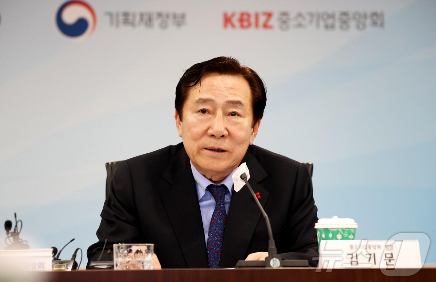 2024년 12월 26일 김기문 중소기업중앙회 회장이 최상목 경제부총리 초청 중소기업인 간담회에서 발언하고 있다.(중소기업중앙회 제공)