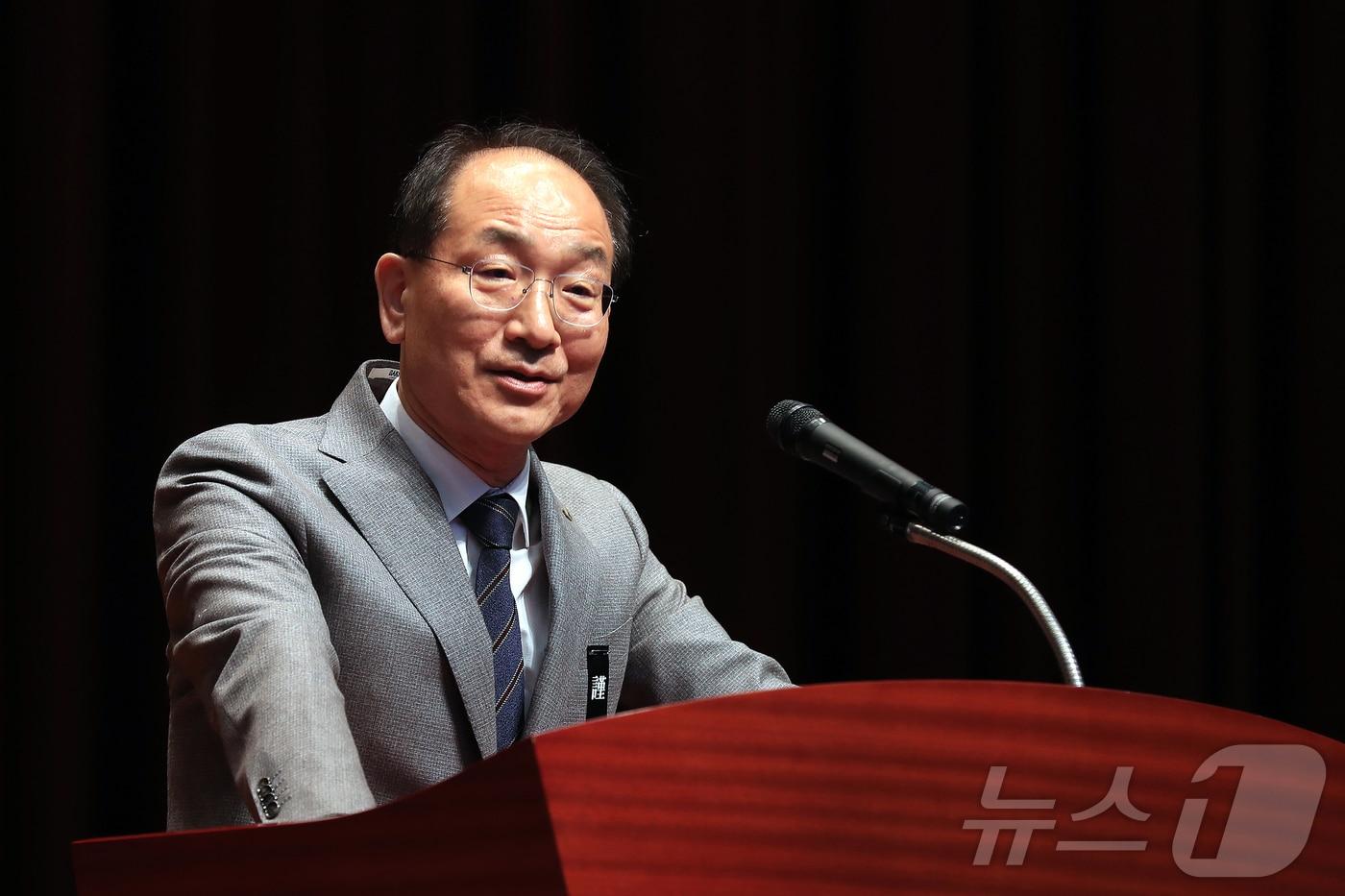 이성해 국가철도공단 이사장이 2일 신년사를 하고 있다.(국가철도공단 제공)/뉴스1