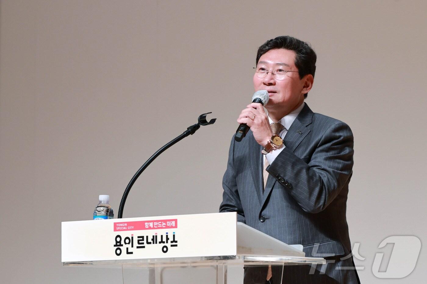 이상일 시장이 2일 용인시처 에이스홀에서 열린 시무식에서 인사말 하고 있다.(용인시 제공)