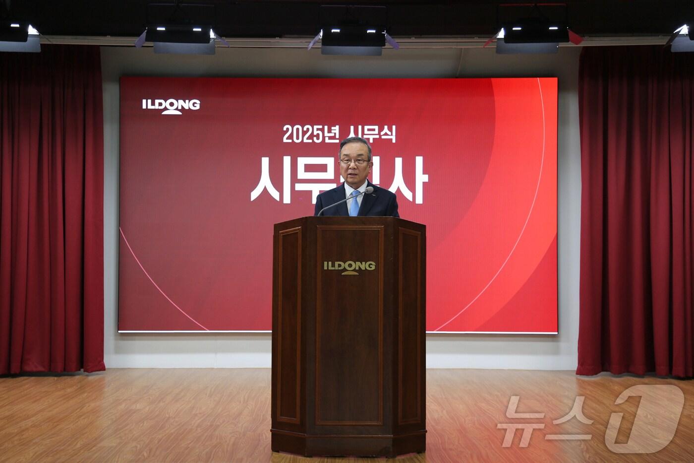 본문 이미지 - 박대창 일동홀딩스 대표이사 부회장이 시무식에서 발언을 하고 있다.(일동홀딩스 제공)/뉴스1