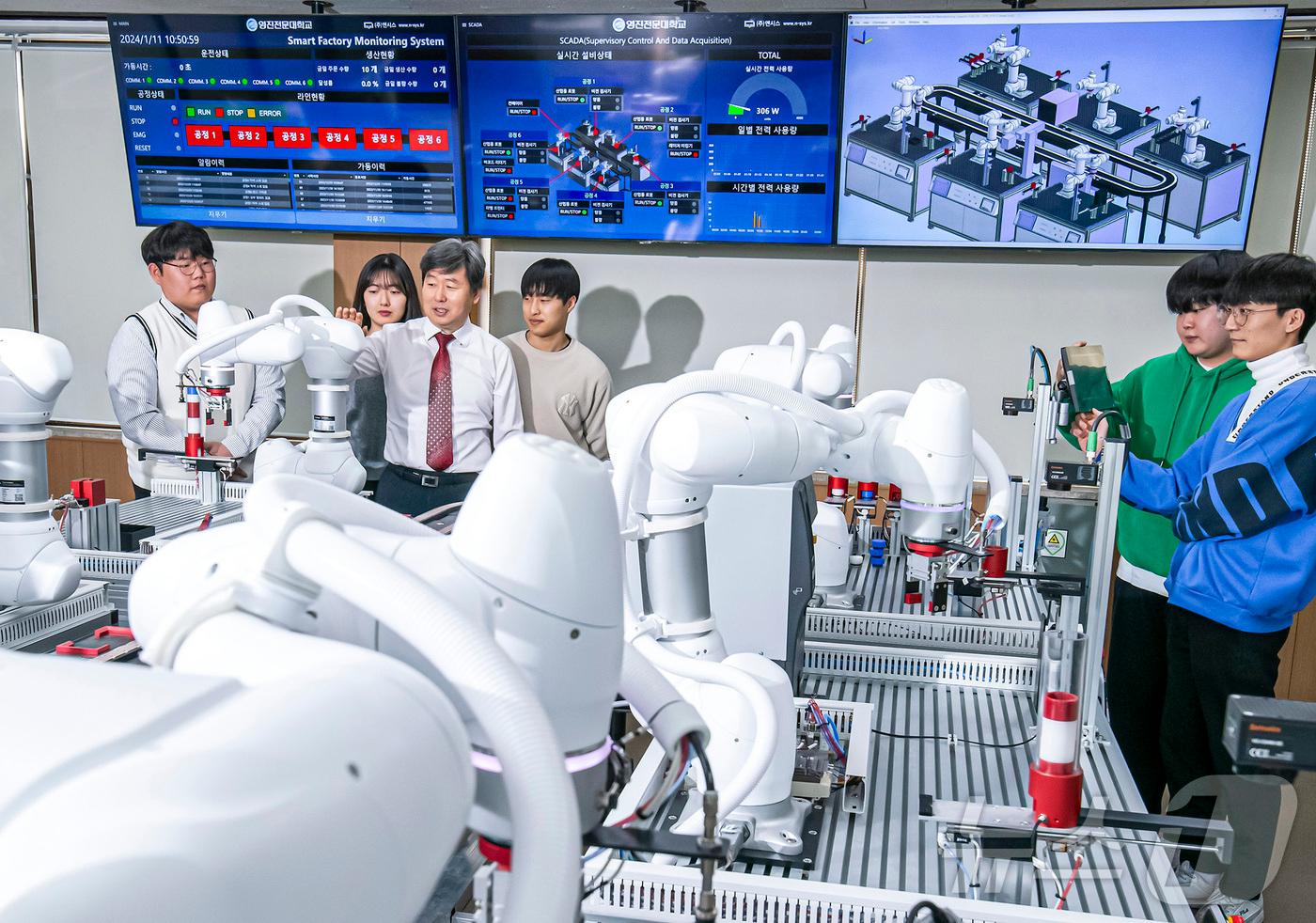 영진전문대 AI융합기계계열 지능형로봇 자동화 실습 모습. (영진전문대 제공)