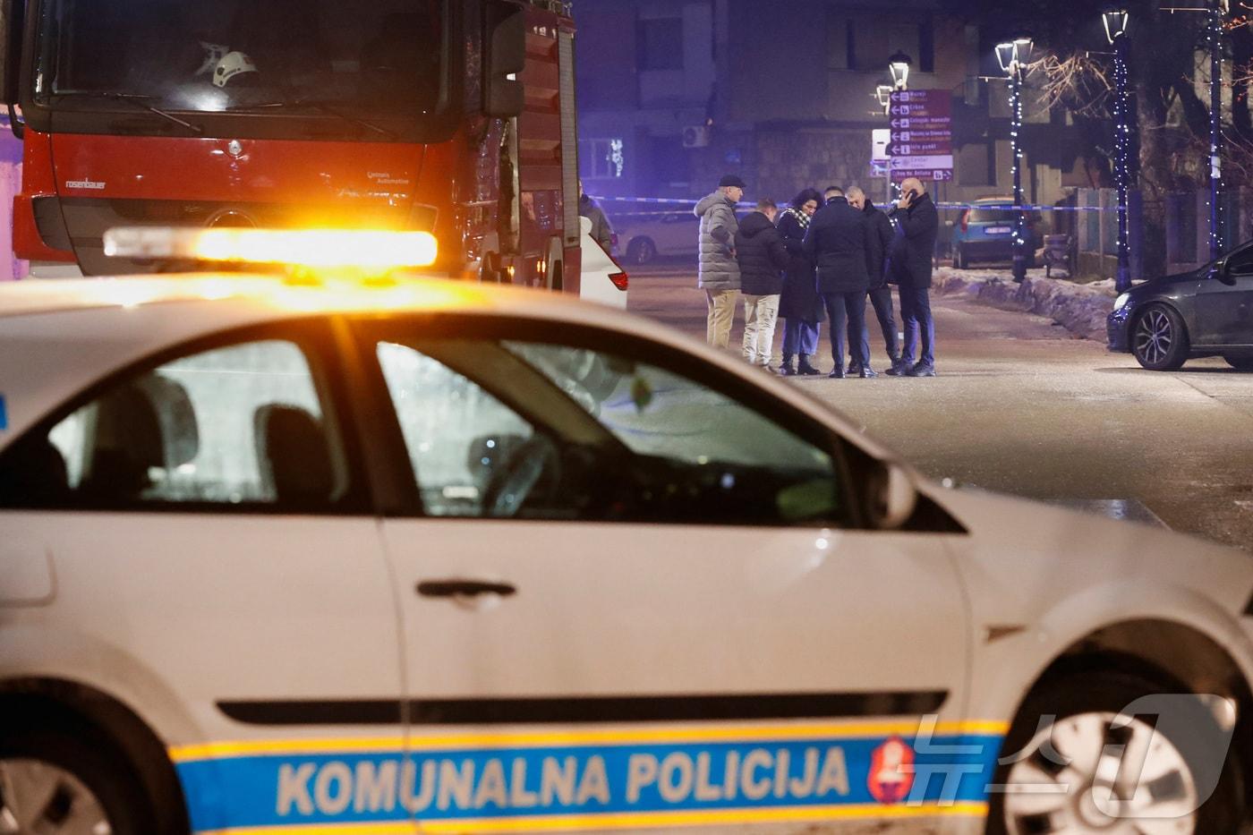 1일(현지시간) 몬테네그로 체티네에서 경찰이 총격 사건 현장에 출동했다. 2024.01.01/ ⓒ 로이터=뉴스1 ⓒ News1 권진영 기자