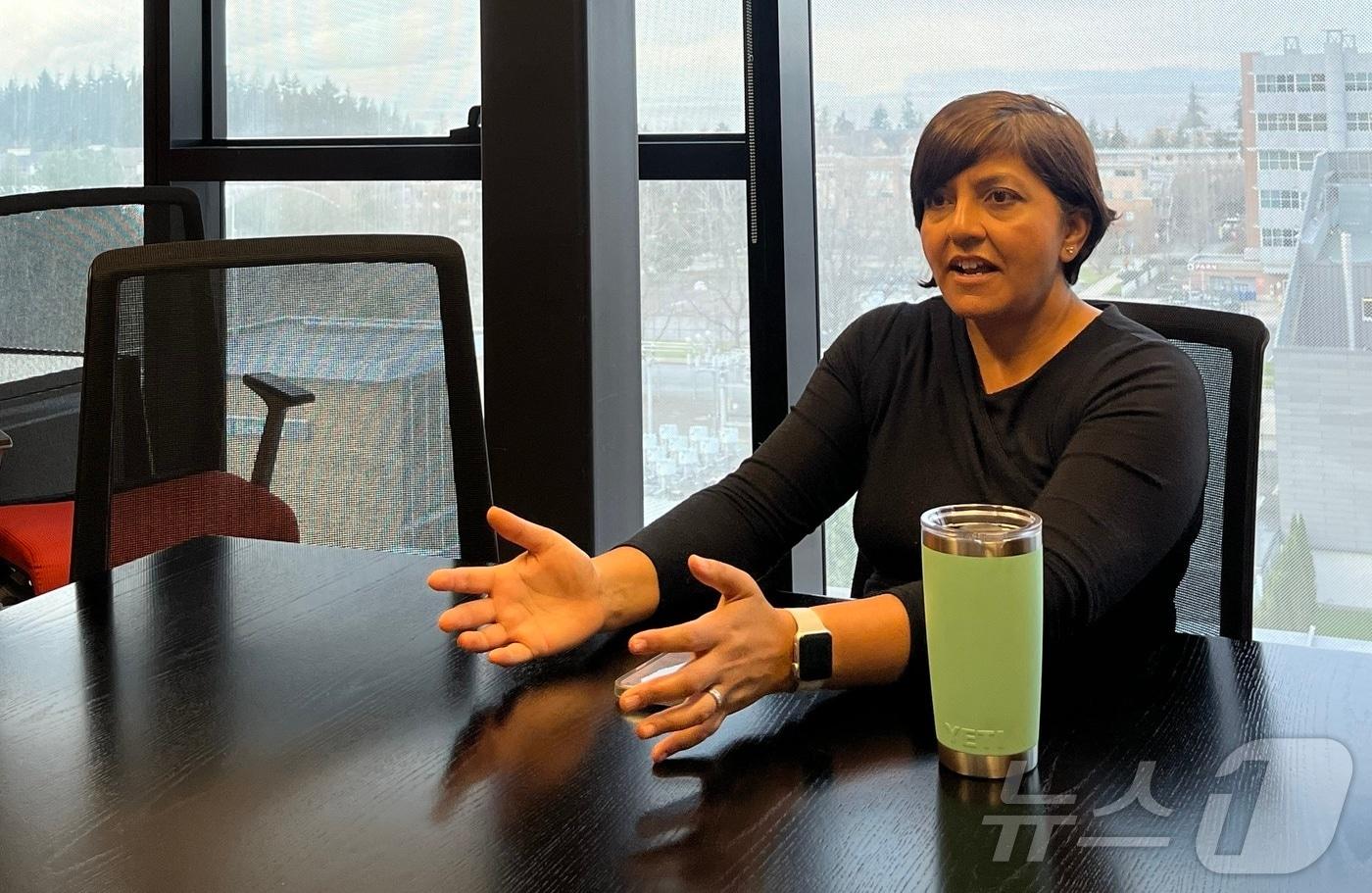 카렌 다리 브리티시컬럼비아 대학교&#40;UBC&#41; 약학부 부교수가 지난해 11월 캐나다 밴쿠버 소재 UBC 교수실에서 뉴스1과 인터뷰를 진행하고 있다./&reg;김규빈 기자