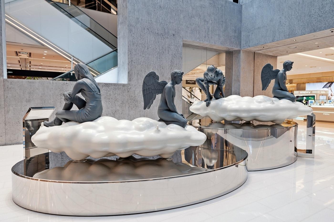 본문 이미지 - 더현대 대구 1층 더스퀘어에 5월 31일까지 전시하는 세계적인 예술가 듀오 '루시+호르헤 오르타'의 대표작 '구름의 메테오로스Ⅱ' 전경(현대백화점 제공)