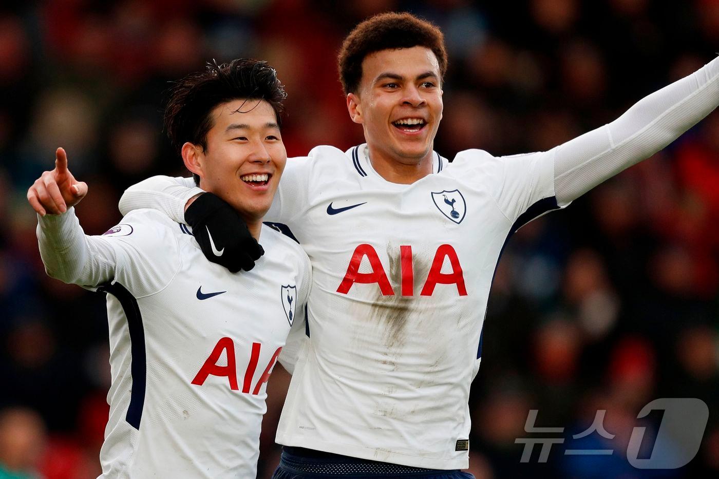 토트넘 시절 손흥민과 함께 기뻐하는 델레 알리(오른쪽).  ⓒ AFP=뉴스1