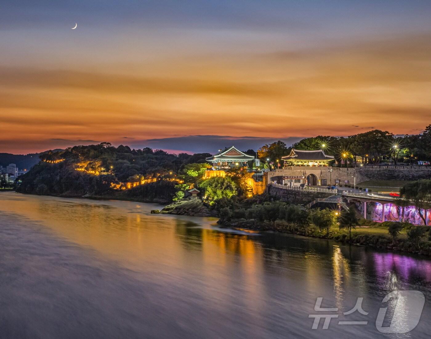 본문 이미지 - 진주성과 남강(진주시 제공).