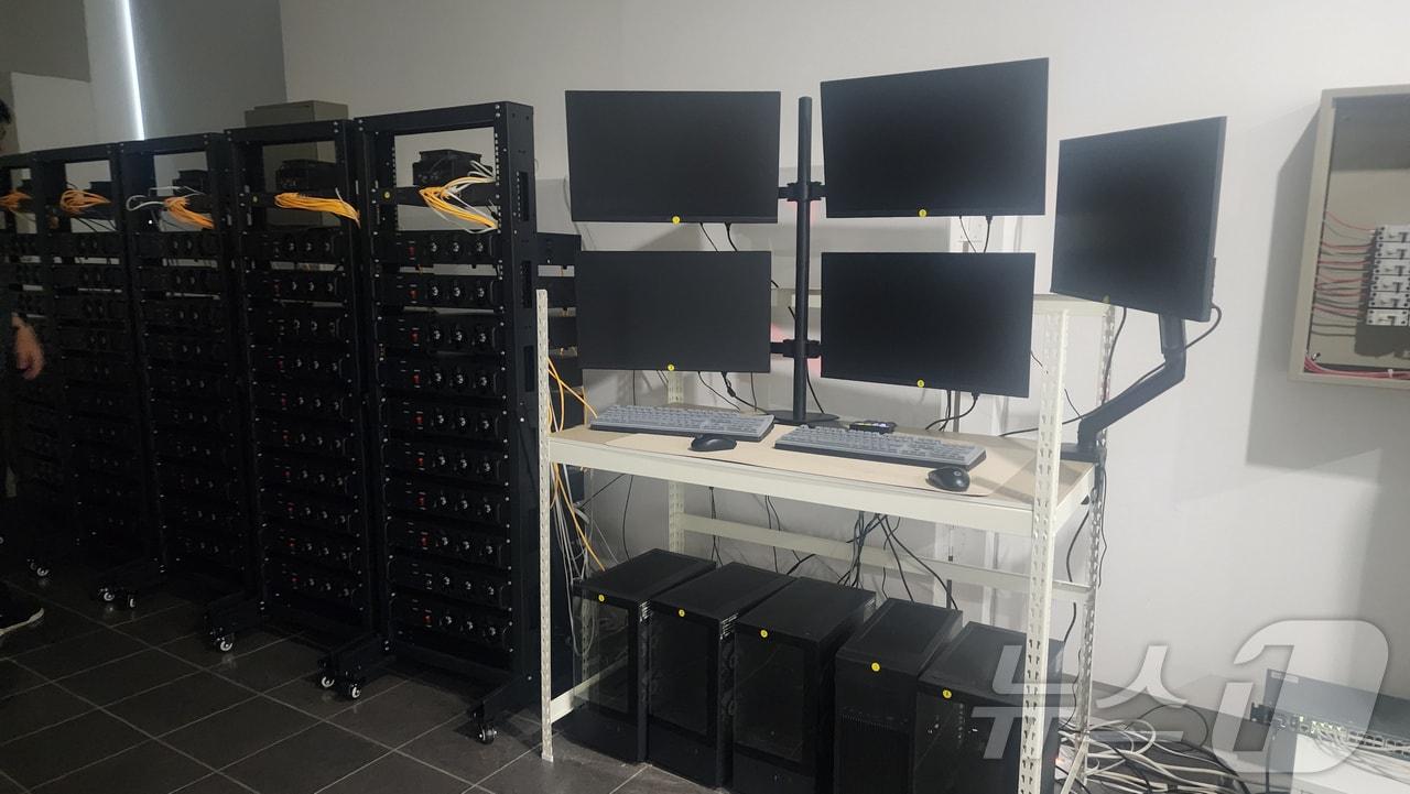 본문 이미지 - 총책 사무실.(부산경찰청 제공) 