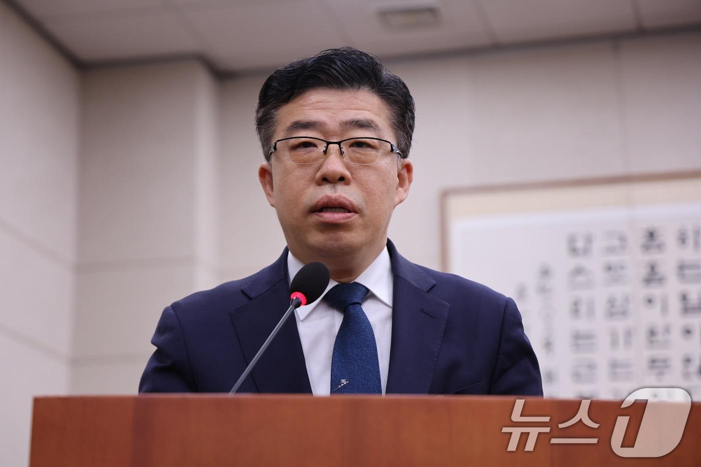 신용해 법무부 교정본부장이 20일 오전 서울 여의도 국회에서 열린 법제사법위원회 전체회의에서 정청래 위원장의 질의에 답하고 있다. 2025.1.20/뉴스1 ⓒ News1 이재명 기자