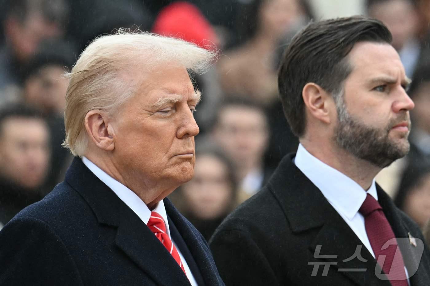 본문 이미지 - 도널드 트럼프 미국 대통령과 JD 밴스 부통령 2025.01,20 ⓒ AFP=뉴스1