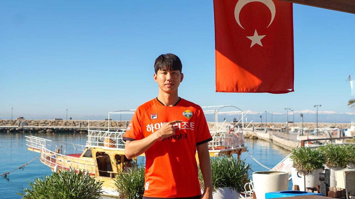 강원FC에 입단한 윤일록. (강원FC 제공)