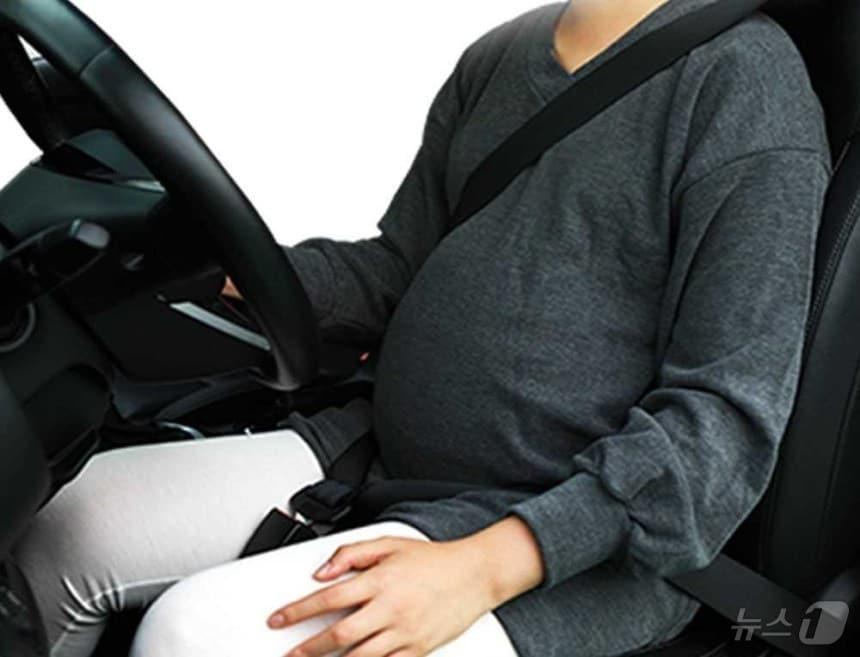 본문 이미지 -  임산부 전용 안전벨트 (강북구 제공)