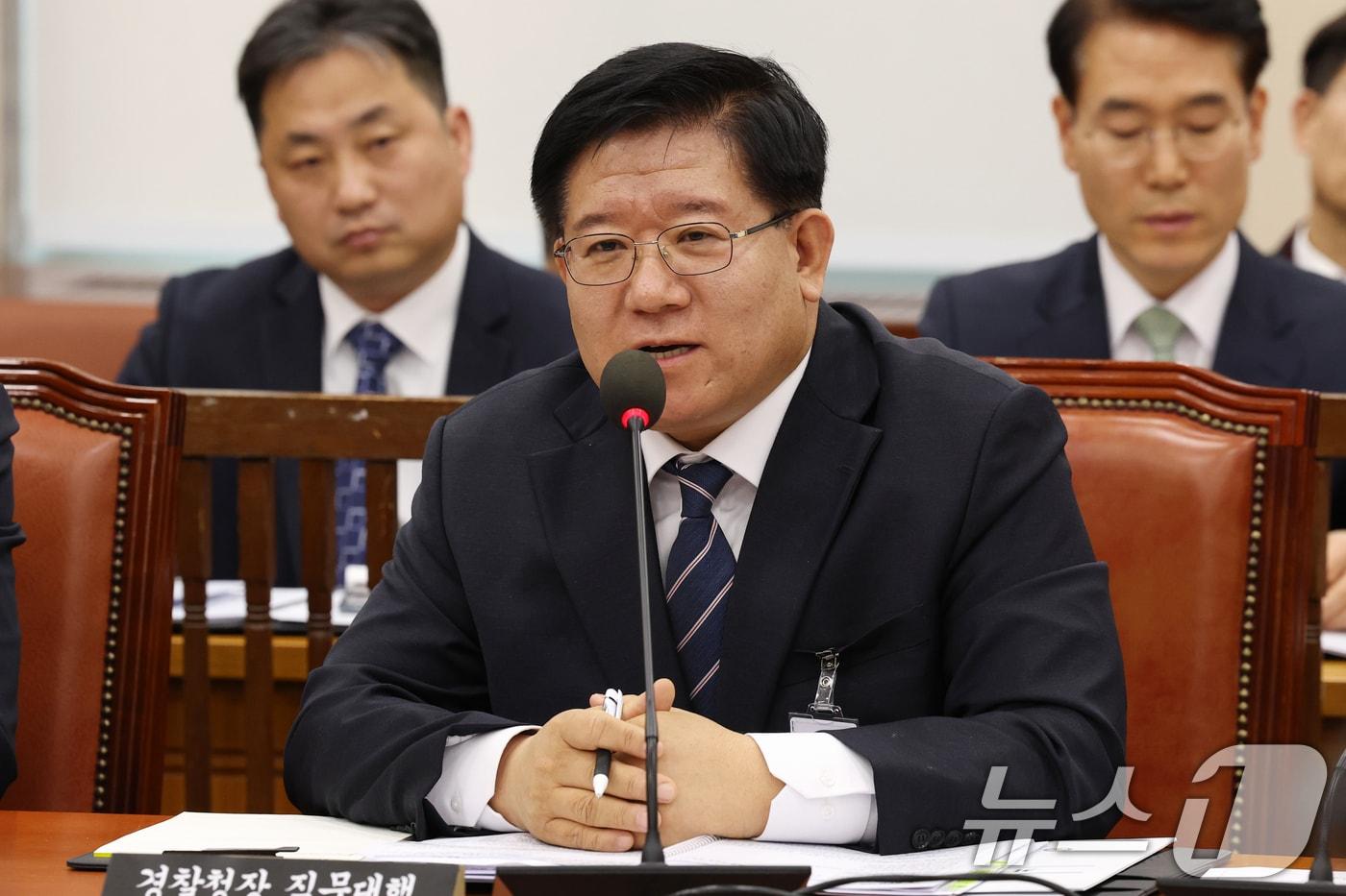 이호영 경찰청장 직무대행이 20일 오후 서울 여의도 국회에서 열린 행정안전위원회 전체회의에 출석해 서부지법 불법 폭력점거 시위사태와 관련한 의원 질의에 답하고 있다. 2025.1.20/뉴스1 ⓒ News1 이광호 기자