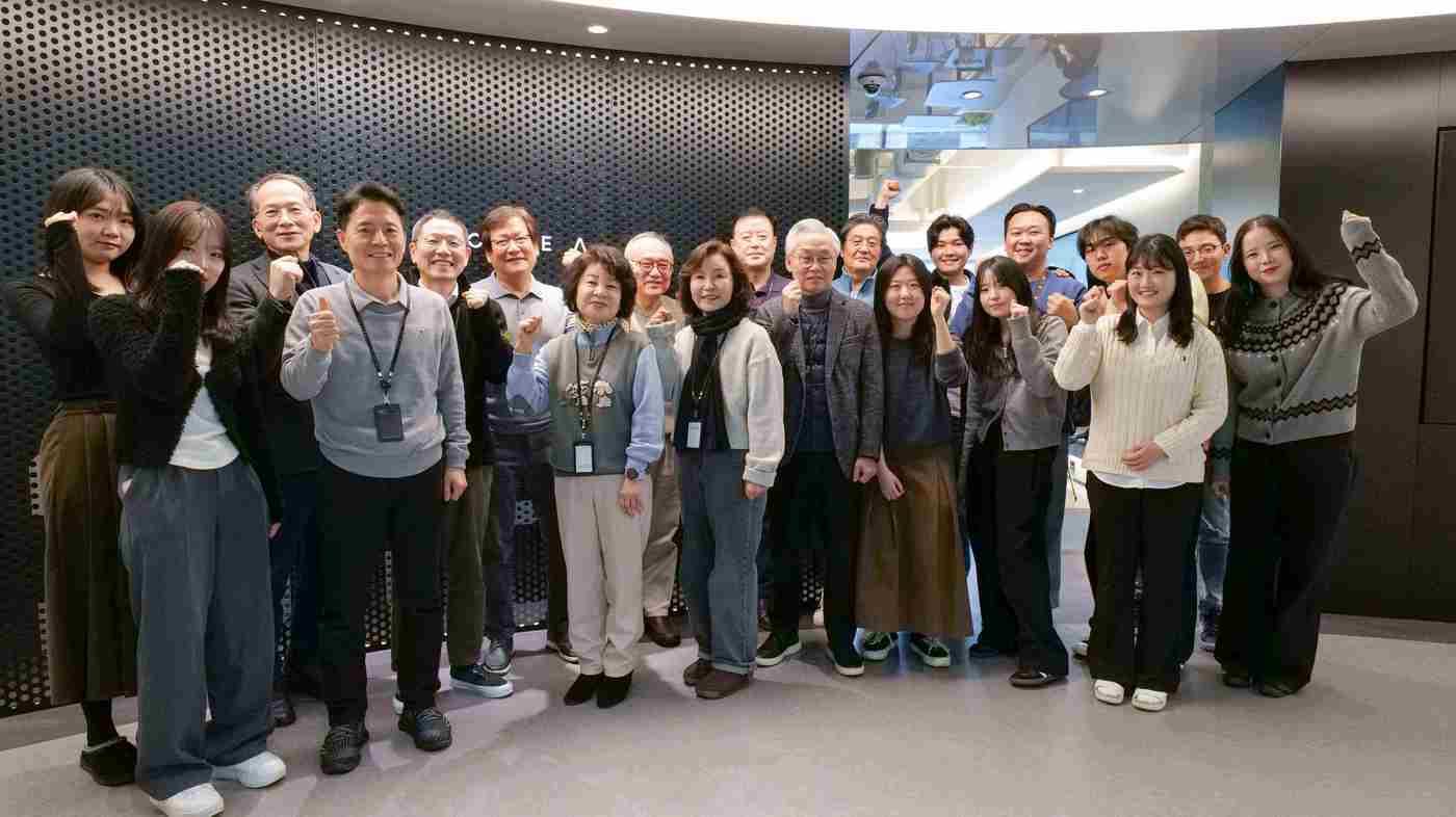 PTKOREA는 지난해 10월 마케팅, 노인복지, 국방부 등 다양한 분야에서 활동했던 평균 연령 64세 시니어 인턴 11명을 채용하며 시니어와 Z세대간 협업 프로젝트인 &#39;시너Z&#39; 프로젝트를 가동했다..&#40;PTKOREA제공&#41;