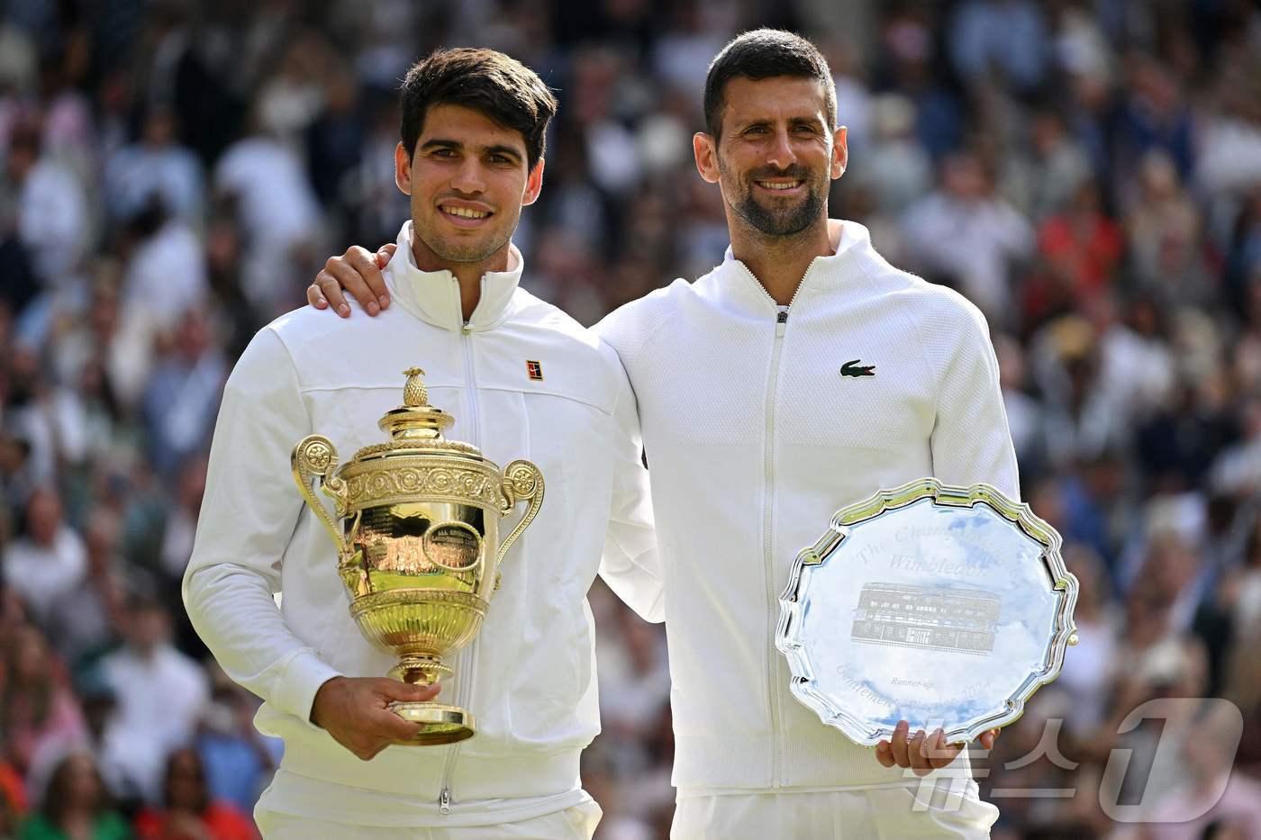 호주오픈 남자 단식 8강에서 맞붙는 조코비치&#40;오른쪽&#41;와 알카라스. ⓒ AFP=뉴스1