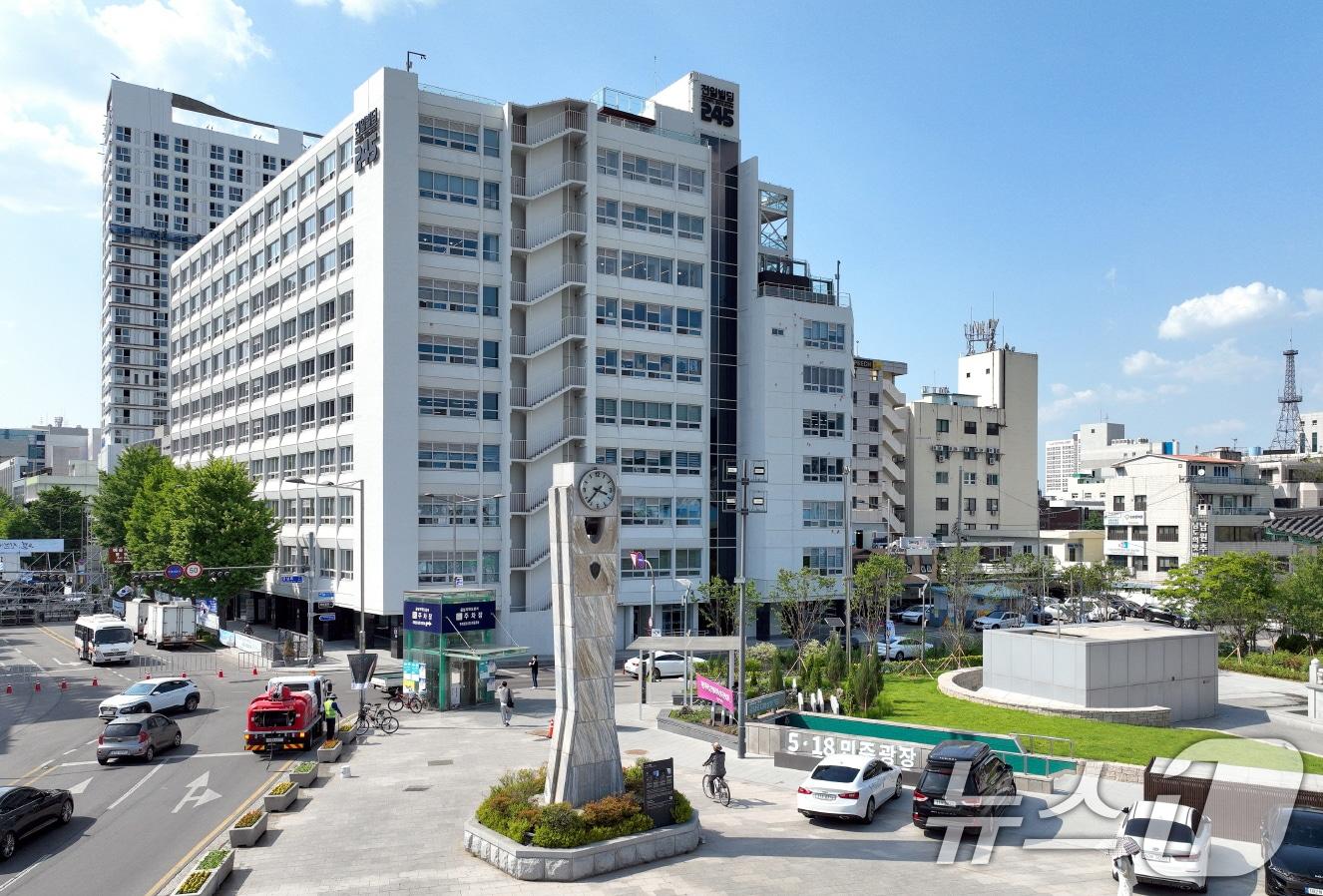 본문 이미지 - 광주 우수건축자산 1호로 등록된 전일빌딩 245 전경.(광주시 제공.재판매 및 DB 금지)/뉴스1 