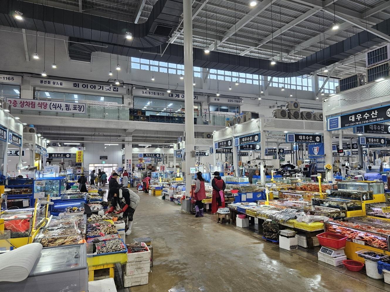 본문 이미지 - 수원시 농수산물도매시장 수산동. (수원시 제공) 2025.1.21/뉴스1