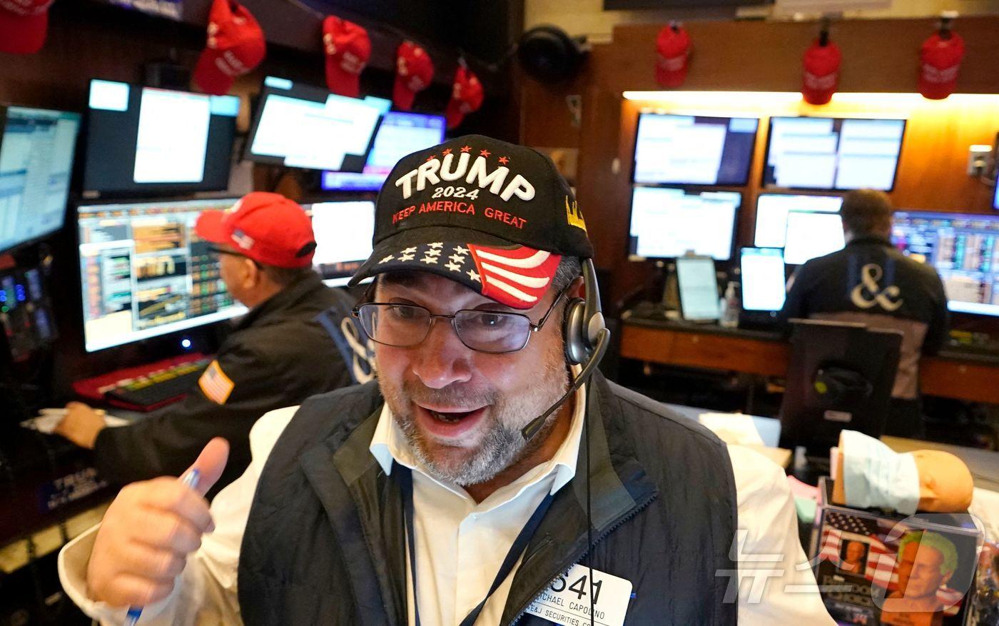 미증시 랠리에 환호하는 트레이더.  ⓒ AFP=뉴스1