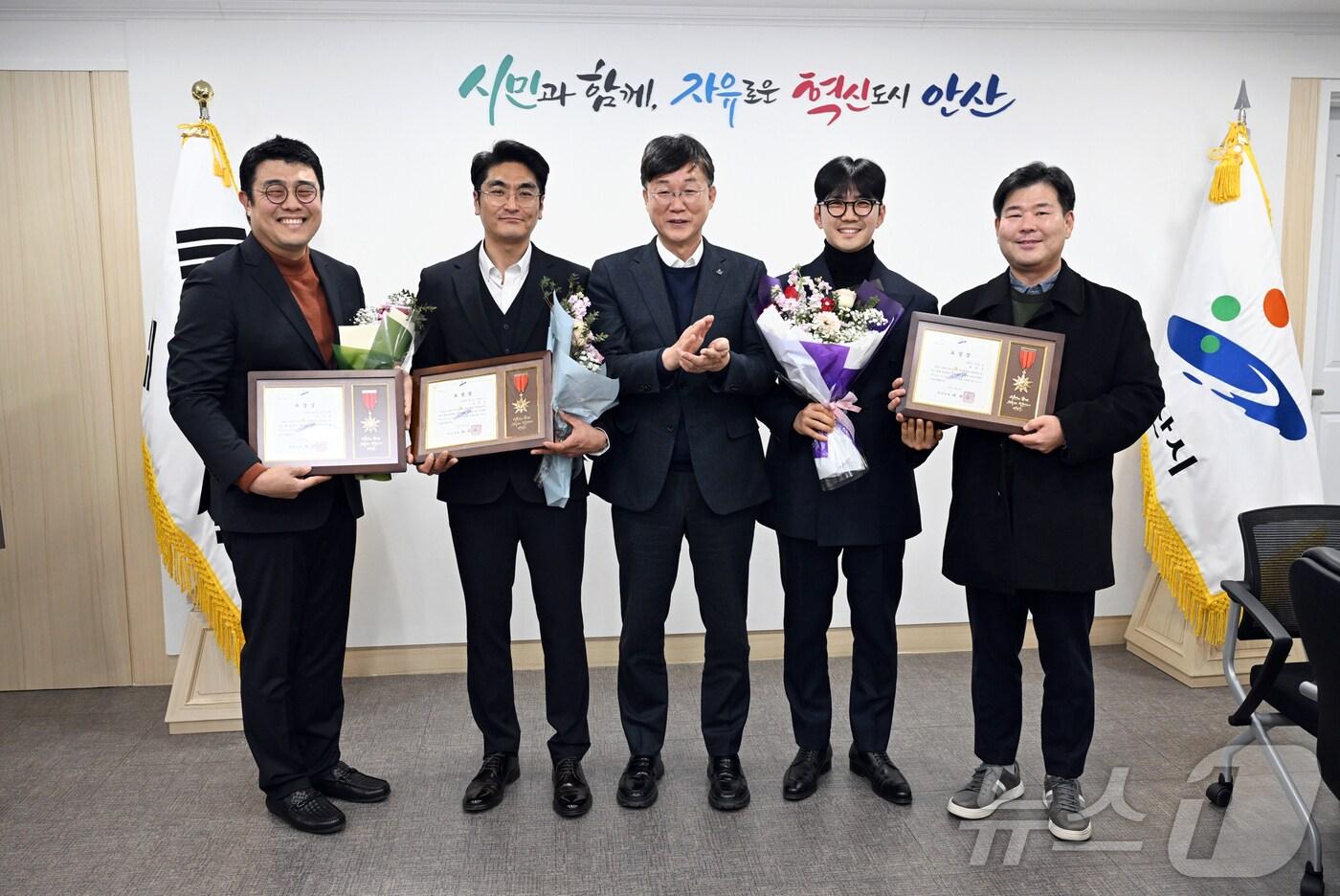 표창장 수여.(안산시 제공)