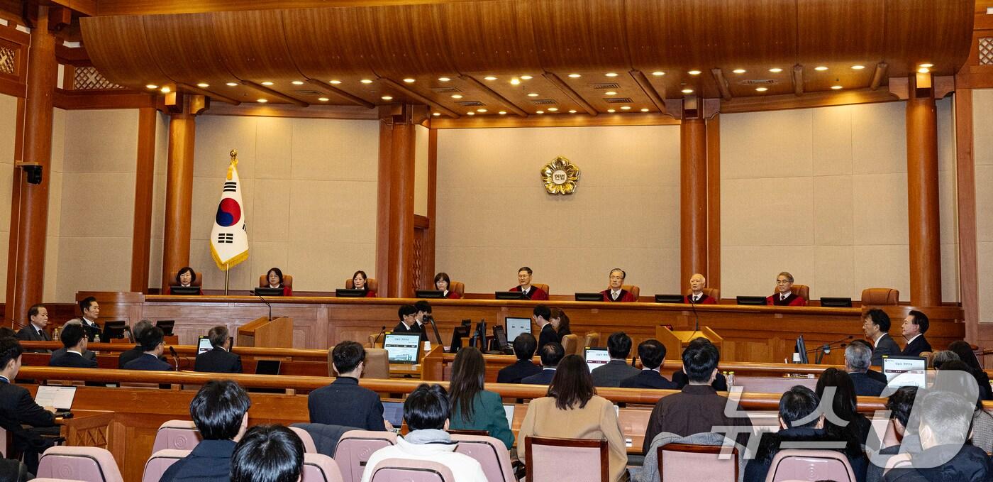 본문 이미지 - 21일 오후 서울 종로구 헌법재판소 대심판정에서 윤석열 대통령 탄핵심판 3차 변론기일이 진행되고 있다. 2025.1.21/뉴스1 ⓒ News1 사진공동취재단
