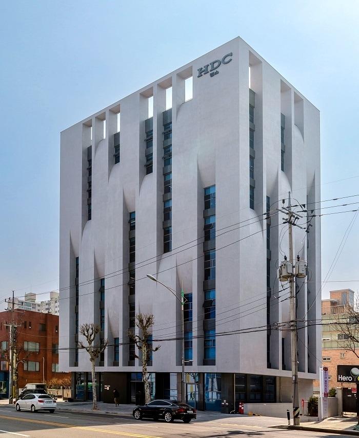 본문 이미지 - HDC랩스 서초 사옥 전경 / 사진=HDC랩스 제공