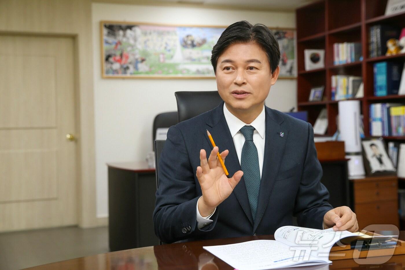 조용익 부천시장이 뉴스1과 인터뷰를 하고 있다. (부천시 제공) / 뉴스1