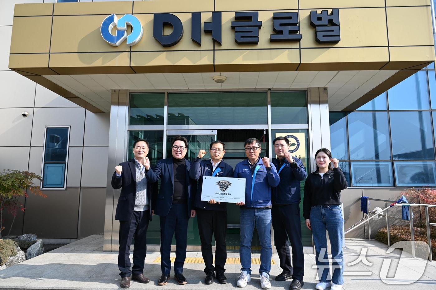 지난 1월 디에이치글로벌에서 열린 &#39;광주형 일자리&#39; 인증 동판식.&#40;광주경제진흥상생일자리재단 제공. 재판매 및 DB 금지&#41;/뉴스1 