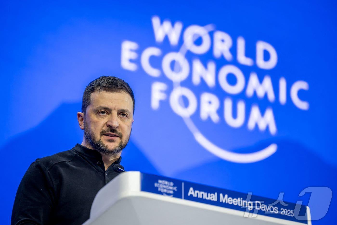 21일&#40;현지시간&#41; 볼로디미르 젤렌스키 우크라이나 대통령이 스위스 다보스에서 열린 세계경제포럼&#40;WEF&#41; 연설에서 유럽이 도널드 트럼프 미국 대통령의 취임에 대응해 단결해야 한다고 촉구했다. 2025.01.21/ ⓒ AFP=뉴스1 ⓒ News1 박재하 기자