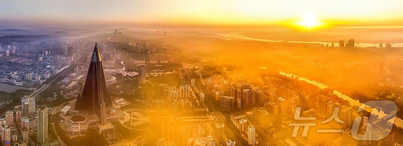 (평양 노동신문=뉴스1) = 북한 노동당 기관지 노동신문은 22일 "성스러운 애국의 역사가 줄기차게 흐르는 이 땅에 휘황한 새 아침이 밝아온다＂라고 보도했다. [국내에서만 사용가능. 재배포 금지. DB 금지. For Use Only in the Republic of Korea. Redistribution Prohibited] rodongphoto@news1.kr