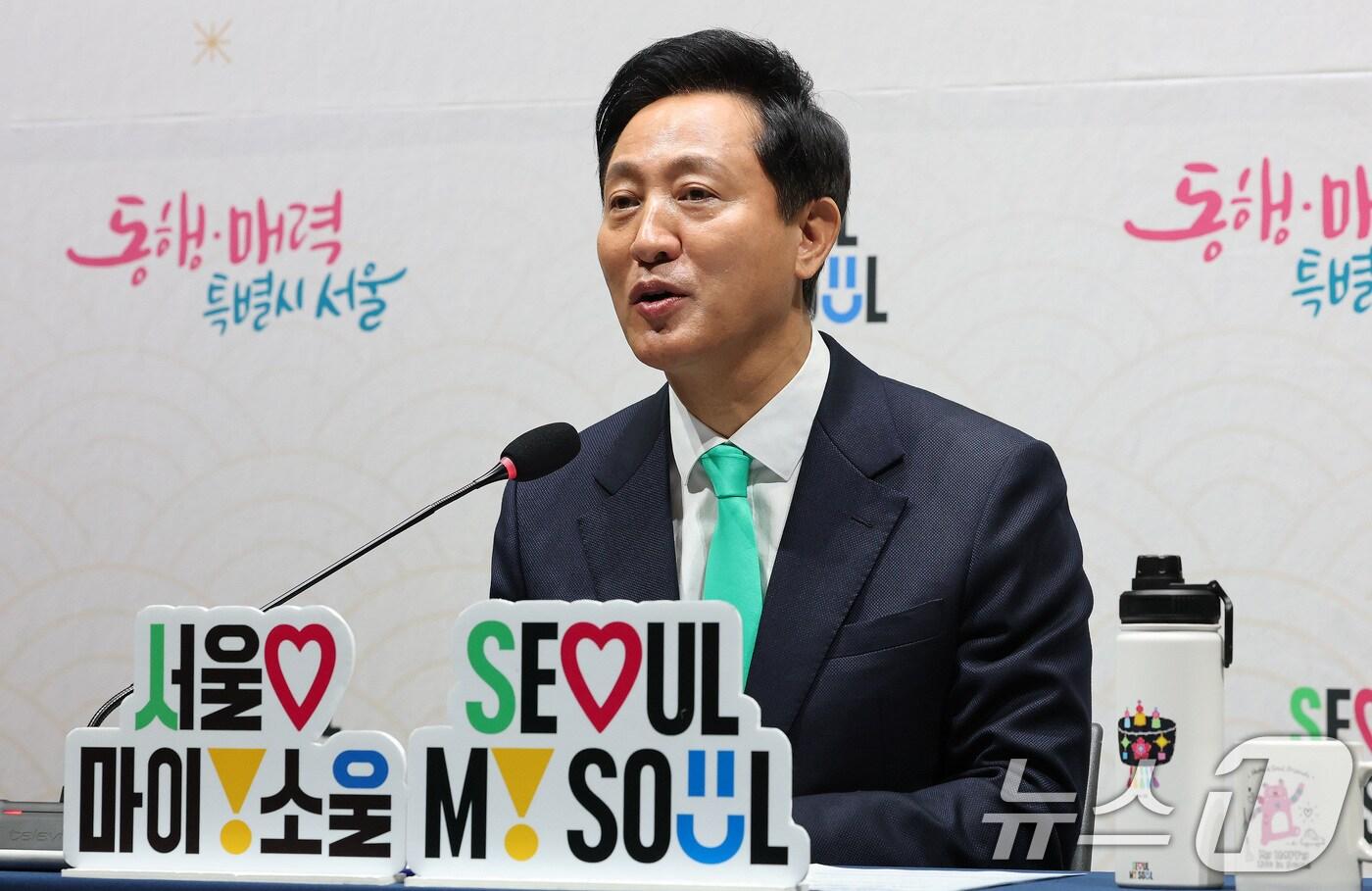 오세훈 서울시장이 22일 오전 서울 중구 서울시청 대회의실에서 열린 2025 출입기자단 신년 간담회에서 취재진들의 질문에 답하고 있다. 2025.1.22/뉴스1 ⓒ News1 임세영 기자