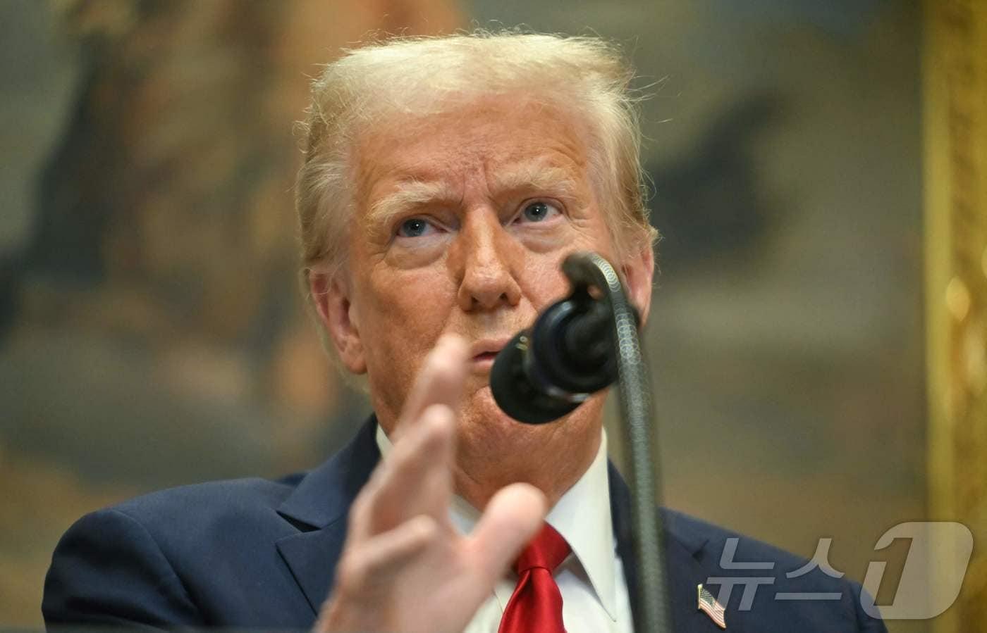 도널드 트럼프 미국 대통령이 21일(현지시간) 워싱턴 백악관에서 기자회견을 갖고 "시진핑 중국 국가주석에게 우크라이나 문제의 해결을 도와 달라고 요청했다＂고 밝히고 있다. 2025.01.22 ⓒ AFP=뉴스1 ⓒ News1 우동명 기자
