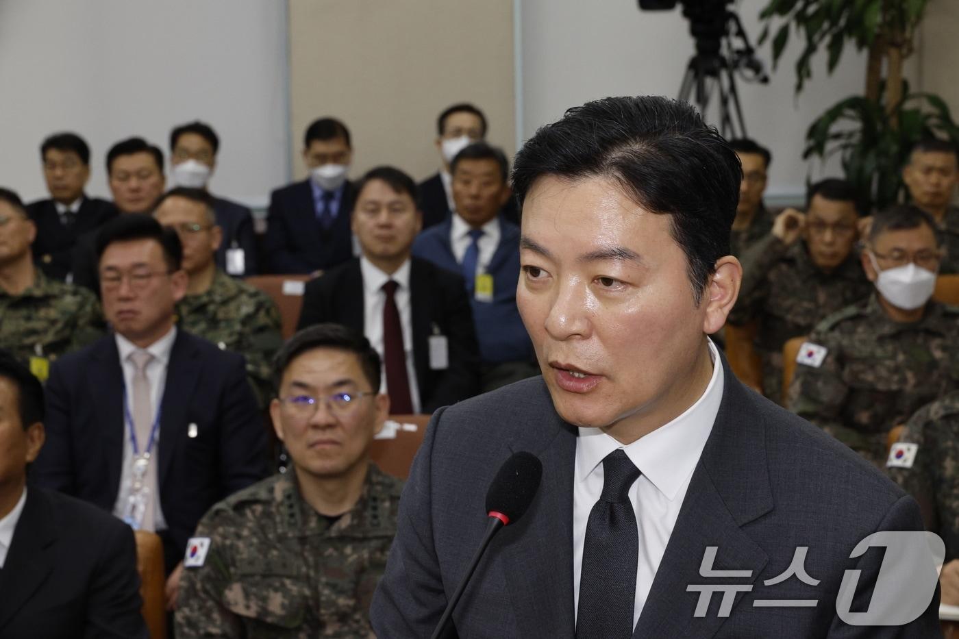 김성훈 대통령경호처 차장이 22일 오전 서울 여의도 국회에서 열린 윤석열 정부의 비상계엄 선포를 통한 내란 혐의 진상규명 국정조사 1차 청문회에 출석해 의원질의에 답하고 있다. 2025.1.22/뉴스1 ⓒ News1 안은나 기자