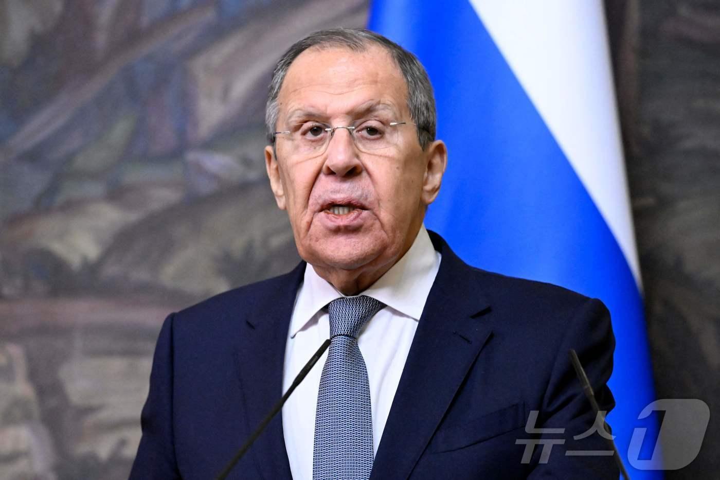 세르게이 라브로프 러시아 외무장관이 21일(현지시간) 모스크바에서 아라라트 미르조얀 아르메니아 외무장관과 회담을 마친 뒤 기자회견서 “도널드 트럼프 미국 대통령이 취임 첫날 여러 행정명령을 통해 미국의 이익을 어떻게 증진할지 암시했다”고 밝히고 있다. 2025.01.22 ⓒ AFP=뉴스1 ⓒ News1 우동명 기자