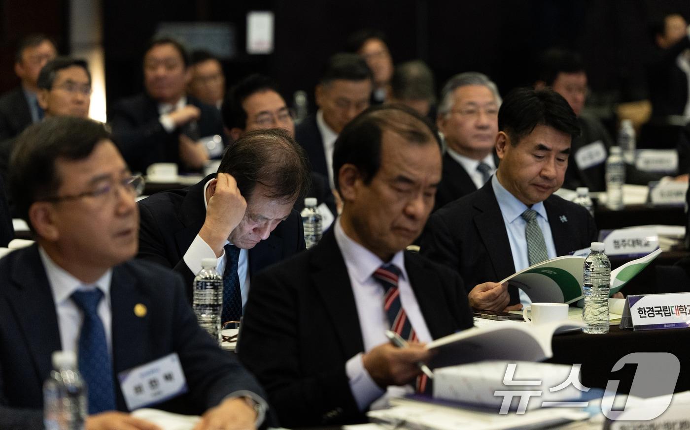 22일 오전 서울 중구 웨스틴 조선호텔에서 열린 '2025 한국대학교육협의회(대교협) 정기총회'에 대학 총장들이 참석하고 있다. 2025.1.22/뉴스1 ⓒ News1 이승배 기자