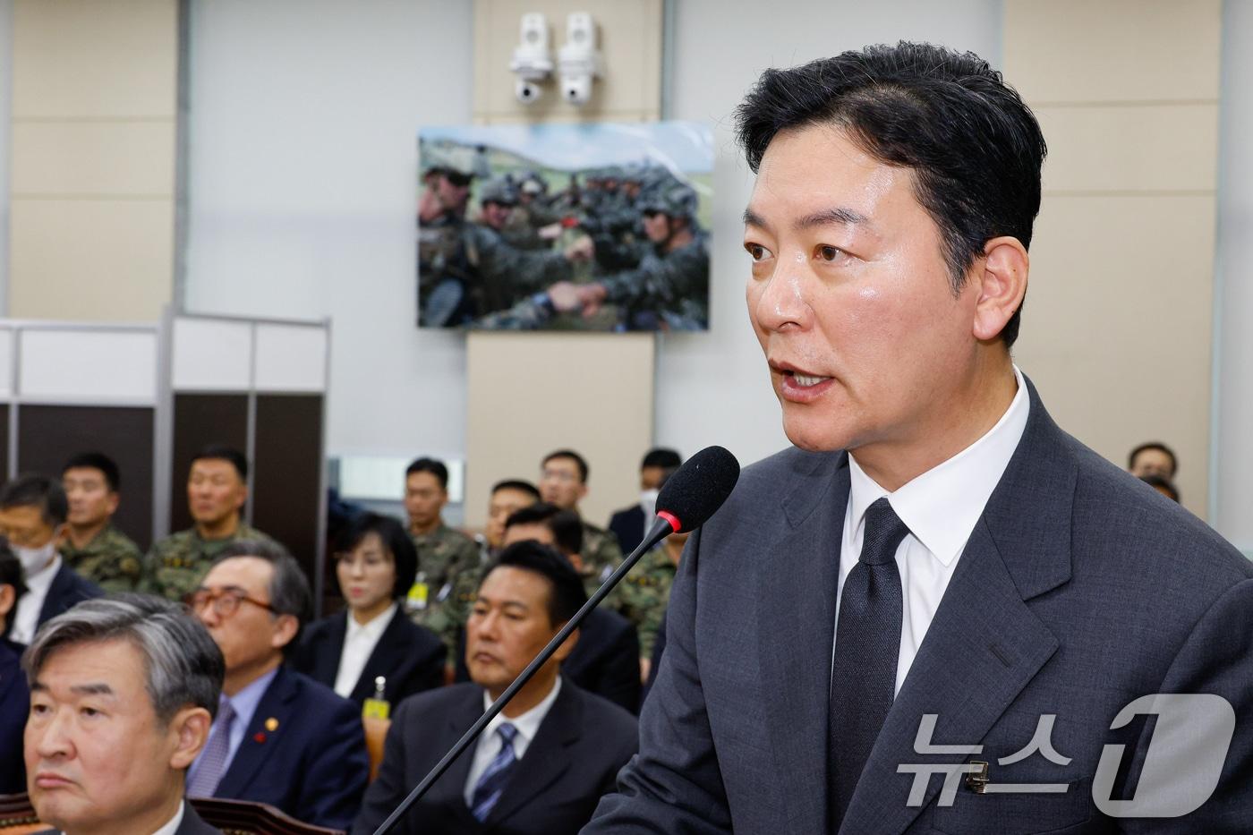 본문 이미지 - 김성훈 대통령경호처 차장이 22일 오전 서울 여의도 국회에서 열린 윤석열 정부의 비상계엄 선포를 통한 내란 혐의 진상규명 국정조사 1차 청문회에 출석해 의원 질의에 답하고 있다. 2025.1.22/뉴스1 ⓒ News1 안은나 기자