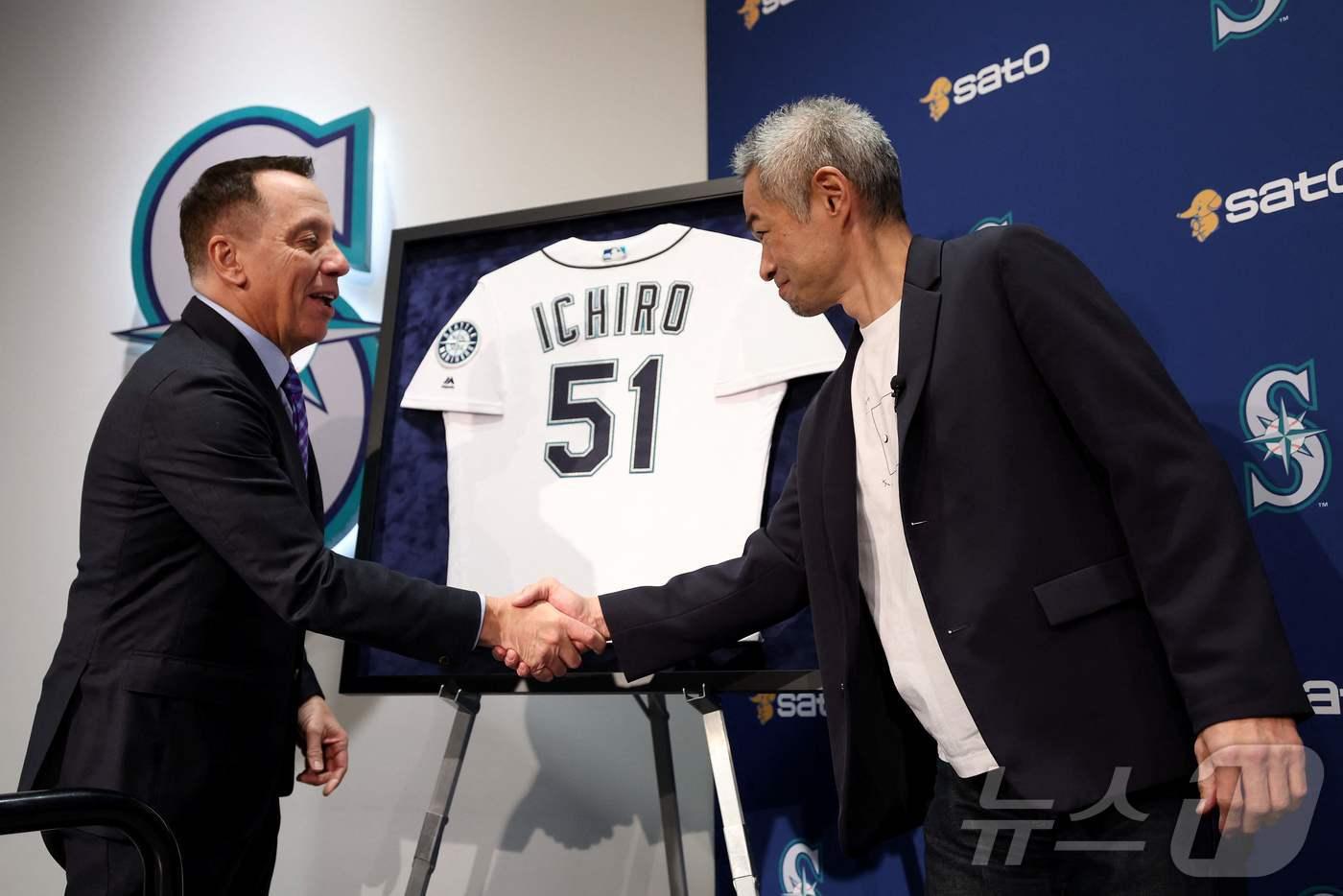 명예의 전당에 헌액된 이치로 스즈키(오른쪽). ⓒ AFP=뉴스1