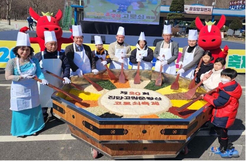 본문 이미지 - 진안군 대표 봄 축제인 ‘진안고원 운장산 고로쇠 축제’가 전북자치도 작은마을축제 평가에서 최우수 축제로 선정됐다.(진안군제공)2025.1.22/뉴스1