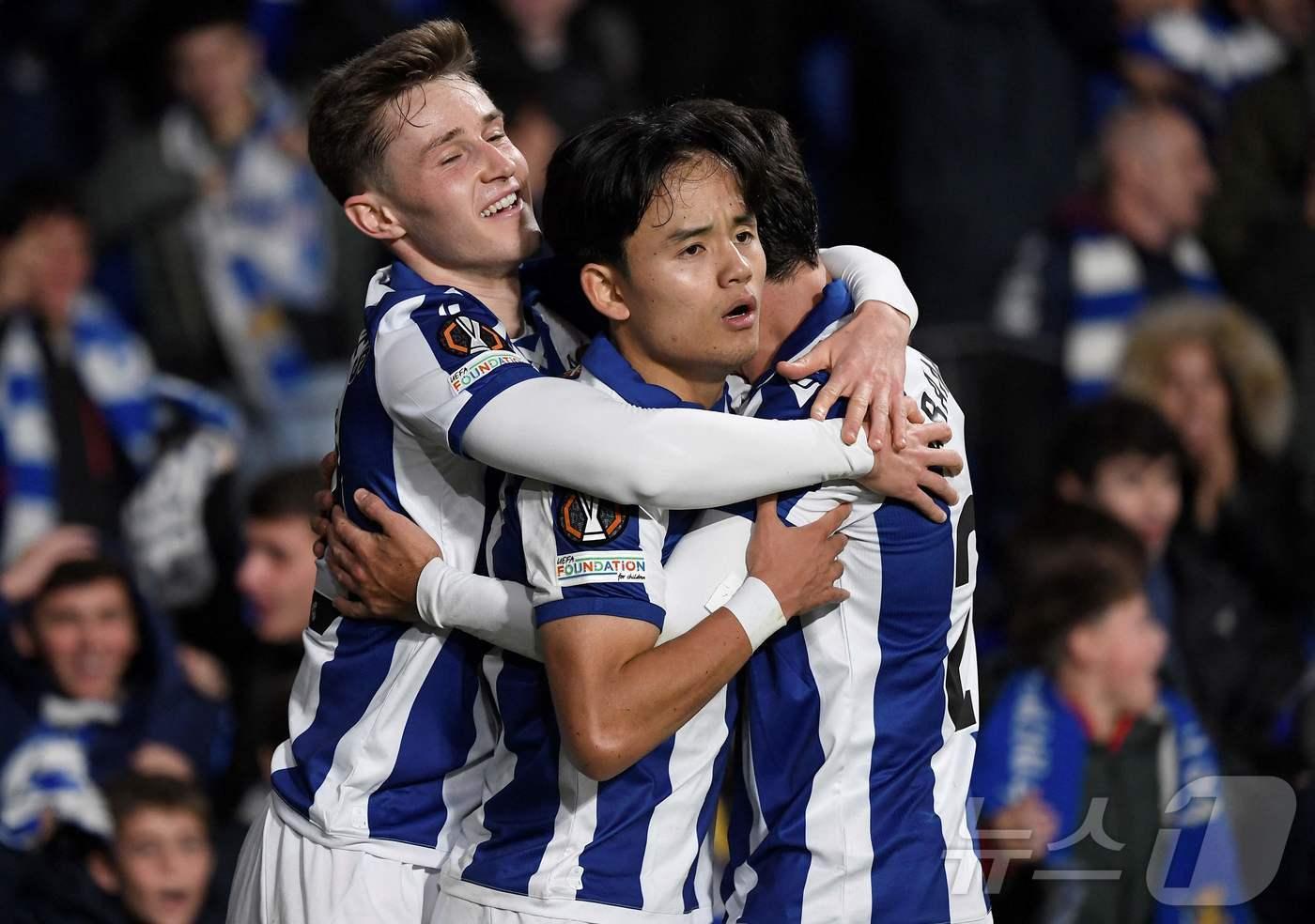 인종차별적 발언을 들은 구보 다케후사(가운데) ⓒ AFP=뉴스1