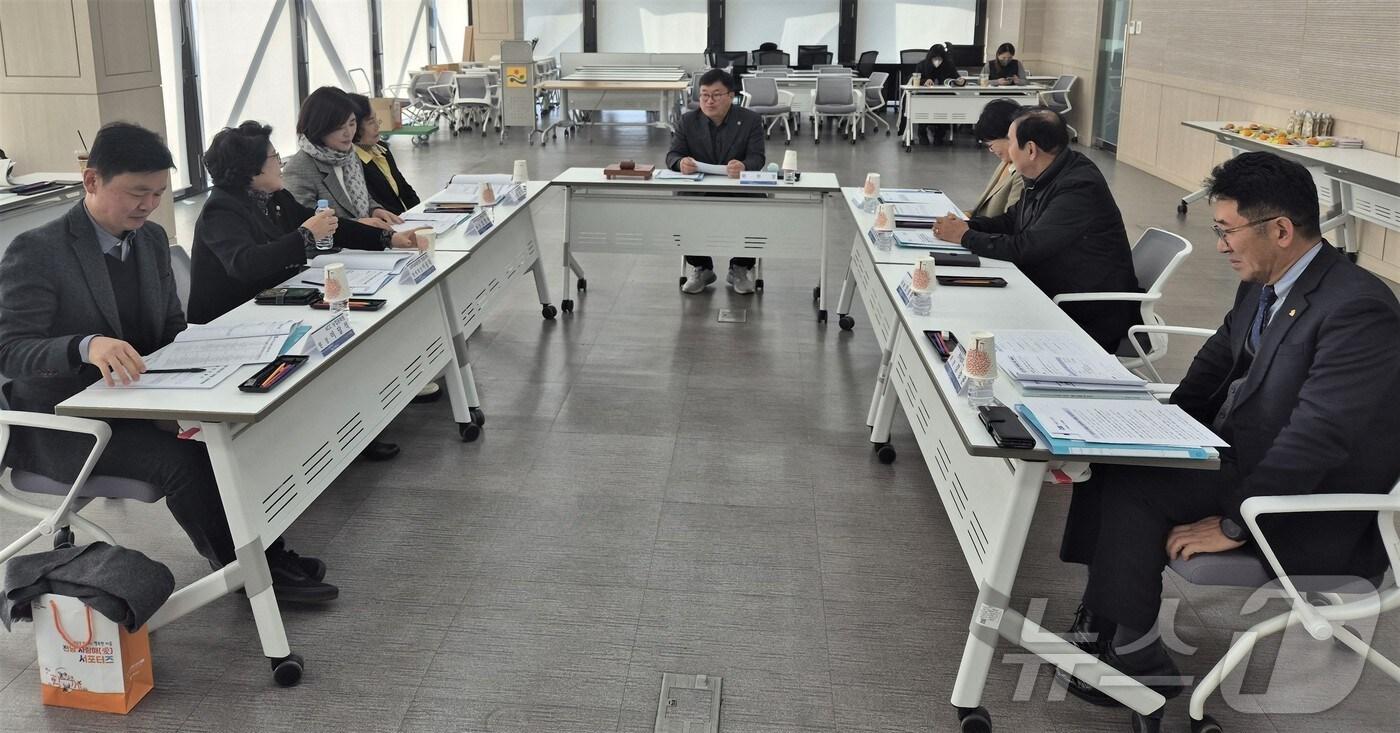 전남 고향사랑기부제 답례품 선정위원회 회의 모습.&#40;전남도 제공&#41; 2025.1.22/뉴스1