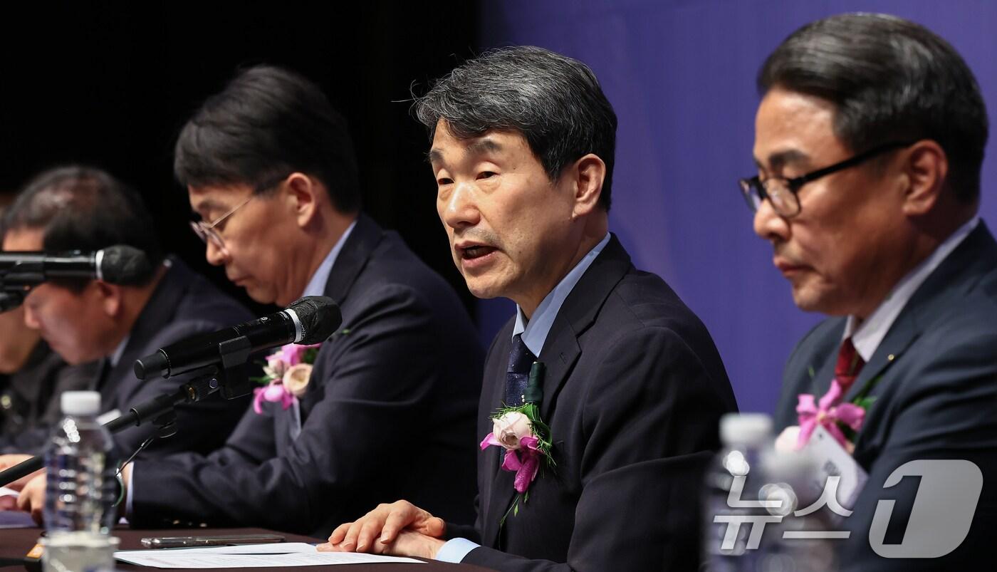 본문 이미지 - 이주호 사회부총리 겸 교육부 장관이 22일 서울 중구 웨스틴 조선호텔에서 열린 '2025 한국대학교육협의회(대교협) 정기총회'에 참석해 인사말을 하고 있다. 2025.1.22/뉴스1 ⓒ News1 김도우 기자