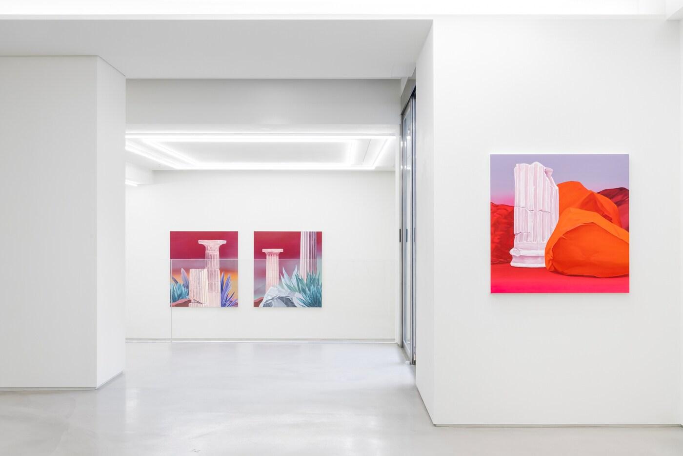 송지윤, 오다교 작가의 2인전 '땅, 소비되는 신화' 설치 전경. Installation view of Earth, Consuming Myth at SEOJUNG ART Seoul.