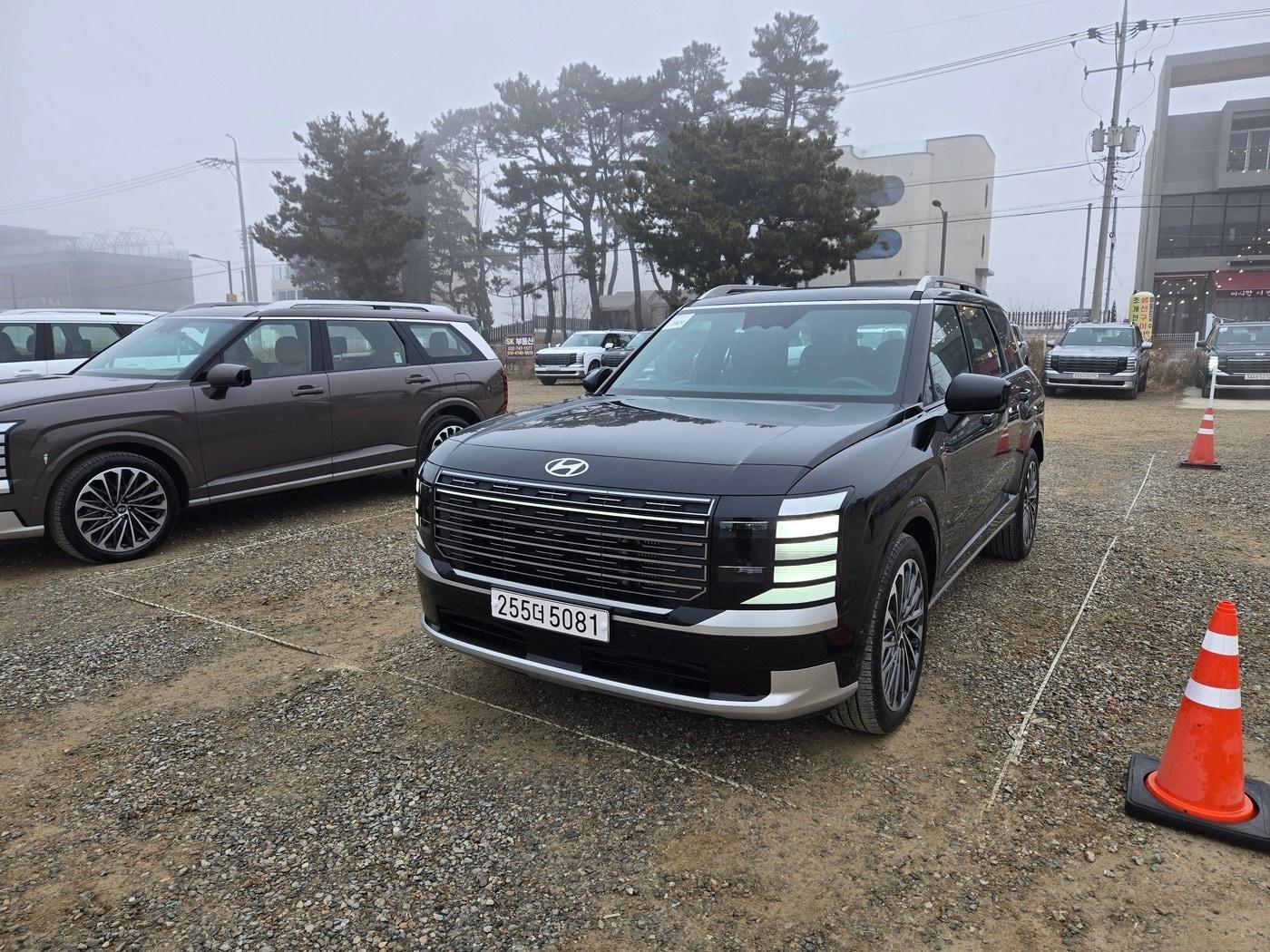 본문 이미지 - 현대자동차 대형 스포츠유틸리티차&#40;SUV&#41; &#39;디 올 뉴 팰리세이드&#39; 2.5 가솔린 터보 7인승 모델 앞모습. 외장 색상은 &#39;어비스 블랙펄&#39;이 적용됐다. 2025.01.22/뉴스1 ⓒ News1 김성식 기자