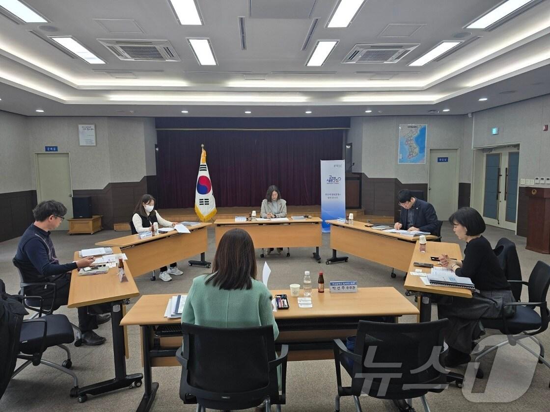 본문 이미지 - 22일 부산 보훈청 제대군인지원센터에서 제대군인 위탁교육기관 선정 심사위원회가 진행되고 있다.(부산지방보훈청 제공)