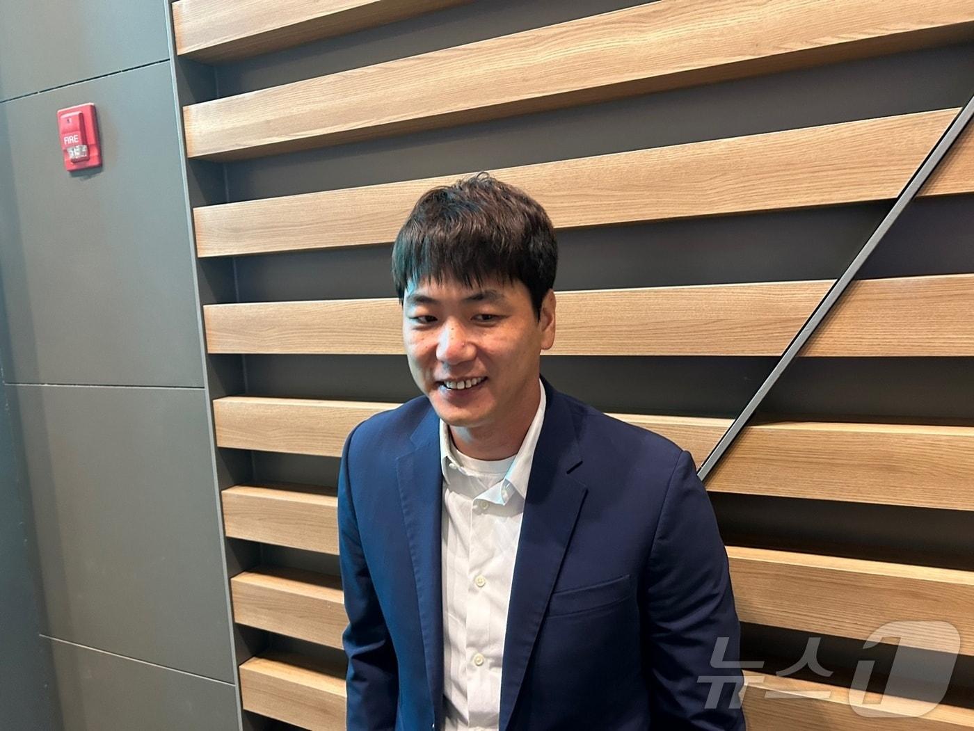 본문 이미지 -  23일 미국 플로리다주 스프링캠프 출국을 앞두고 인천공항에서 만난 SSG 랜더스 주장 김광현. 2025.1.23/뉴스1 ⓒ News1 문대현 기자