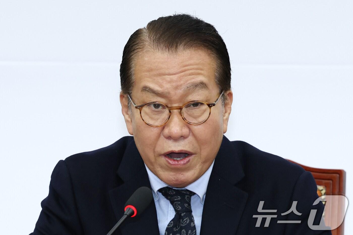 본문 이미지 - 권영세 국민의힘 비상대책위원장이 23일 오전 서울 여의도 국회에서 열린 비상대책위원회의에서 모두발언을 하고 있다. 2025.1.23/뉴스1 ⓒ News1 이광호 기자