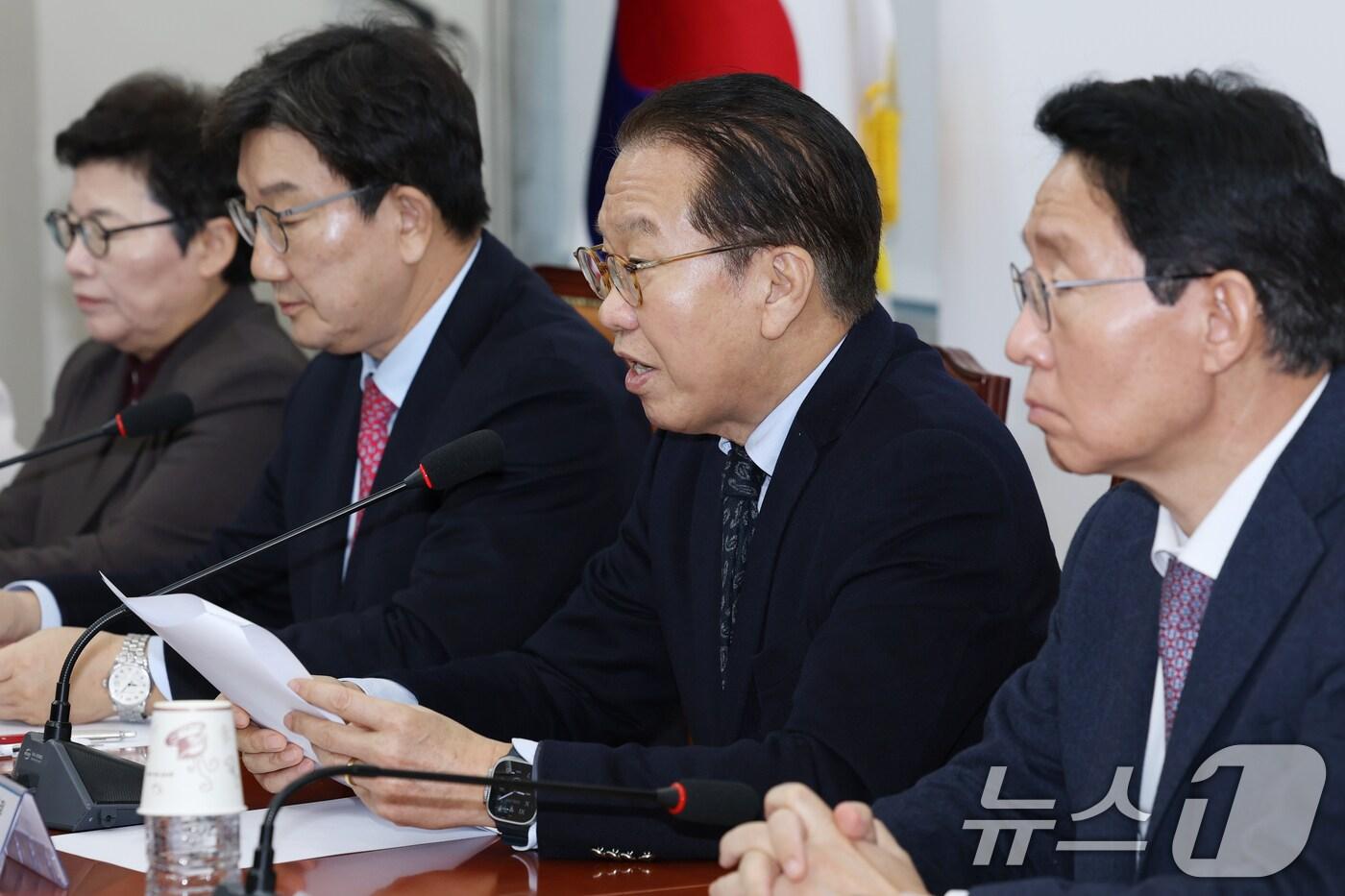 권영세 국민의힘 비상대책위원장이 23일 오전 서울 여의도 국회에서 열린 비상대책위원회의에서 모두발언을 하고 있다. 2025.1.23/뉴스1 ⓒ News1 이광호 기자