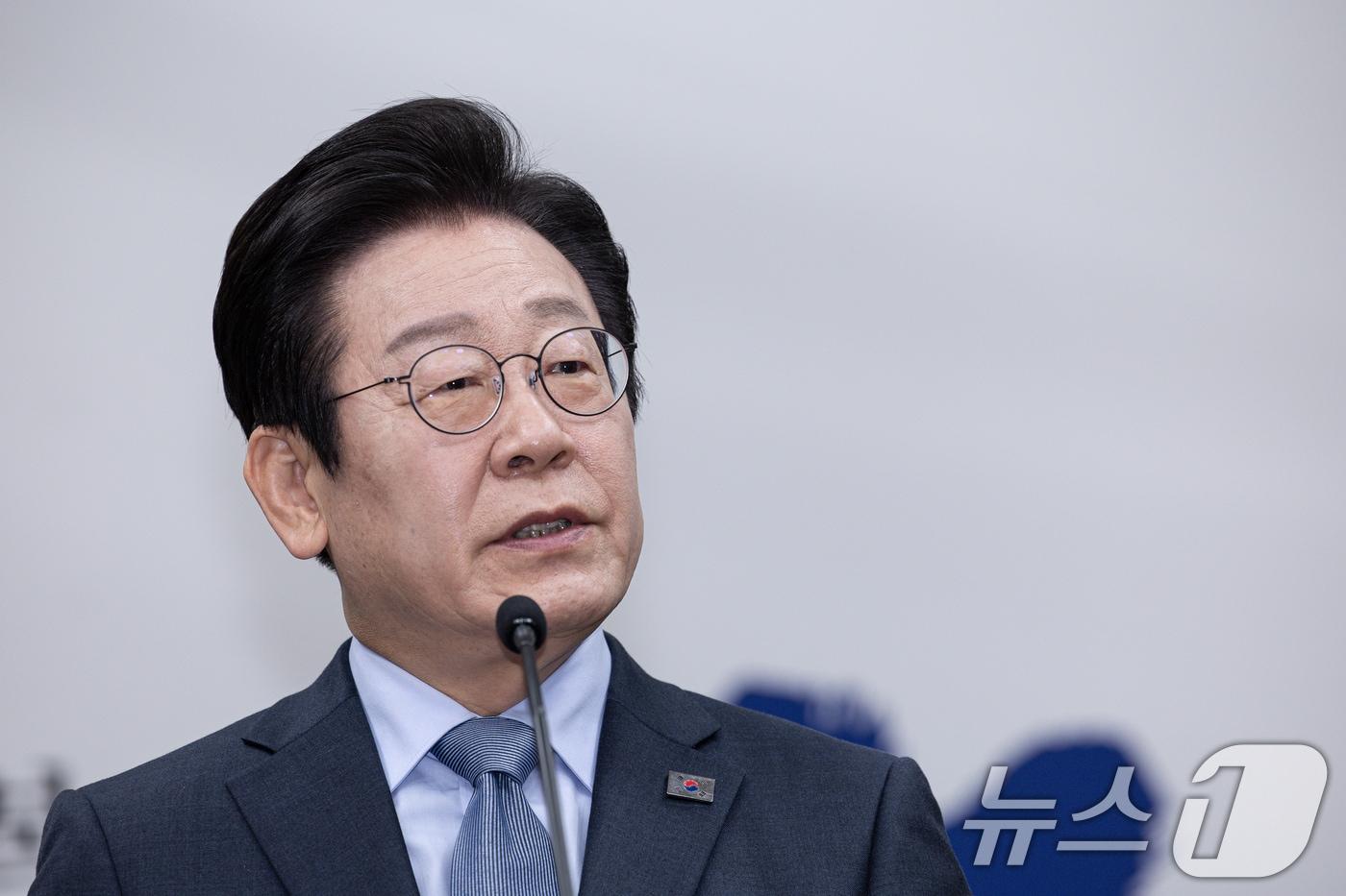 이재명 더불어민주당 대표가 23일 오전 서울 여의도 국회에서 열린 신년기자회견에서 취재진 질문에 답변하고 있다. 2025.1.23/뉴스1 ⓒ News1 이재명 기자