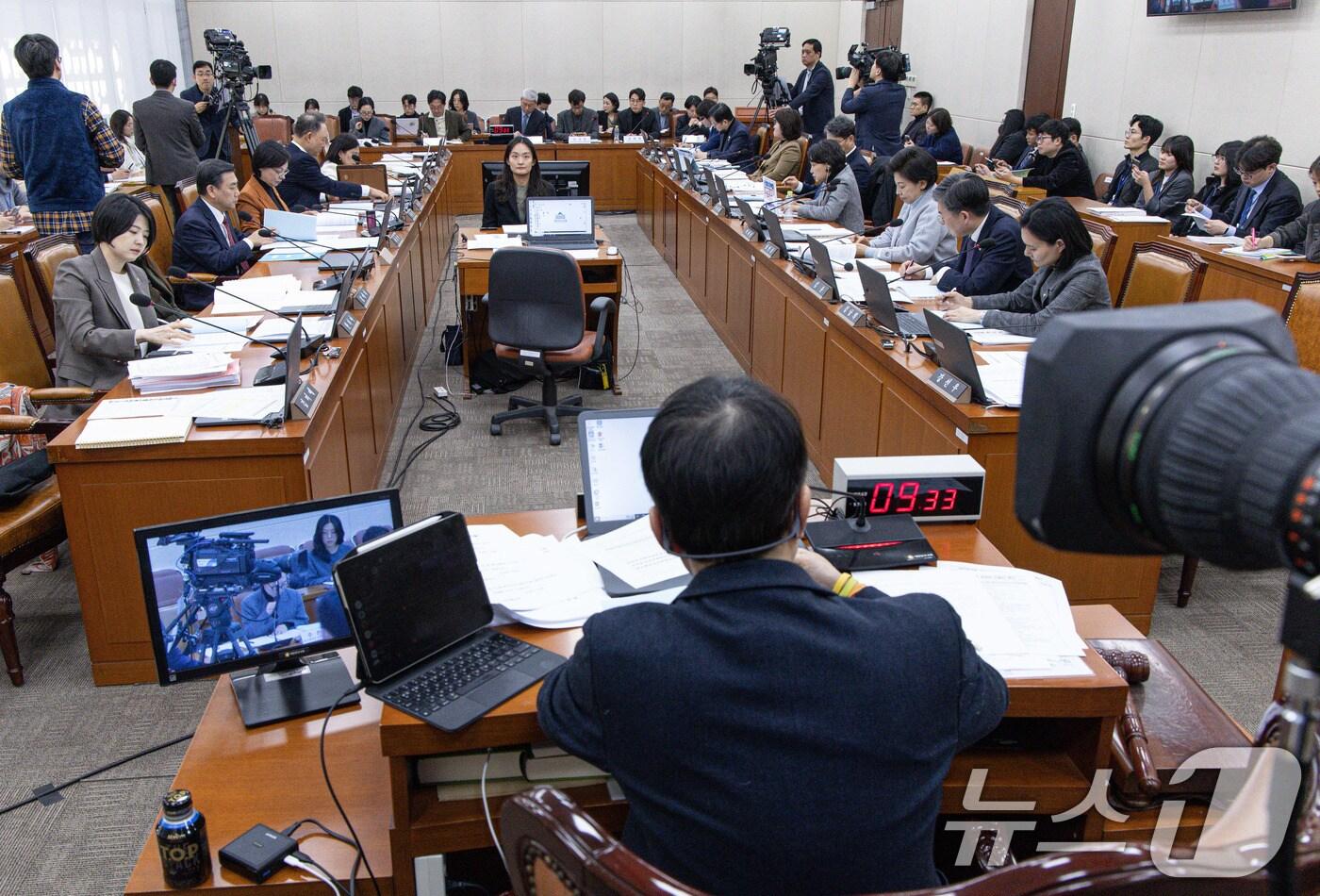 23일 오전 서울 여의도 국회에서 열린 제421회 국회&#40;임시회&#41; 보건복지위원회 제1차 전체회의에서 국민연금법 개정안에 대한 공청회가 진행되고 있다. 2025.1.23/뉴스1 ⓒ News1 이재명 기자