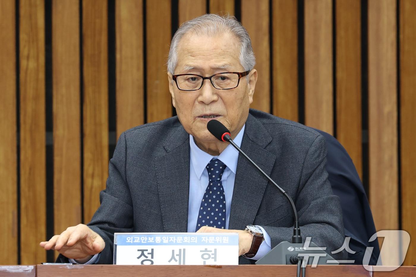 정세현 더불어민주당 외교안보통일자문회의 자문위원이 23일 오전 서울 여의도 국회에서 열린 외교안보통일자문회의 토론회 &#39;트럼프 2기 정부 출범과 대한민국의 국익&#39;에 참석해 발언하고 있다. 2025.1.23/뉴스1 ⓒ News1 이광호 기자